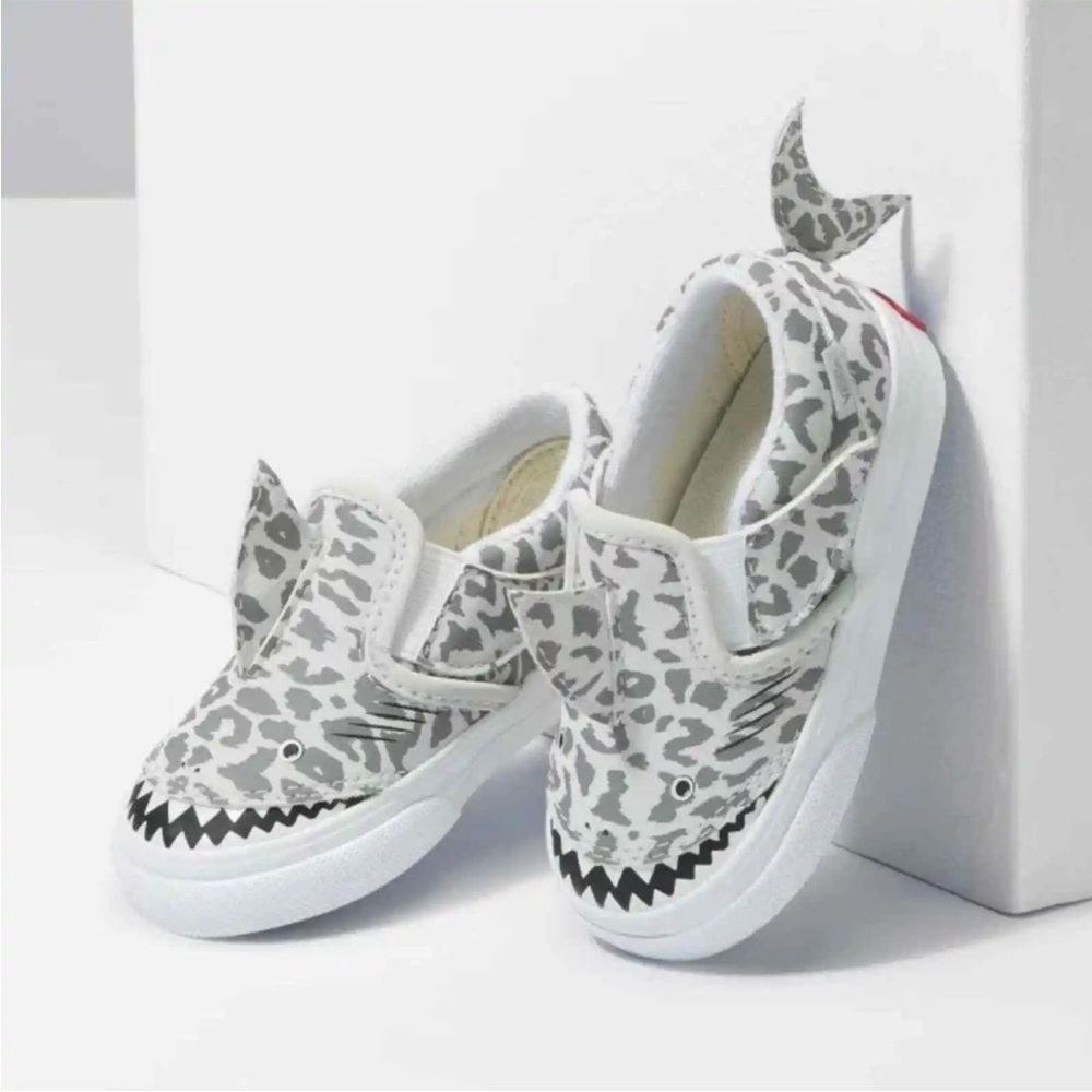 New VANS Toddler Baby Shark Slip-On V Shoes Size 2.5c